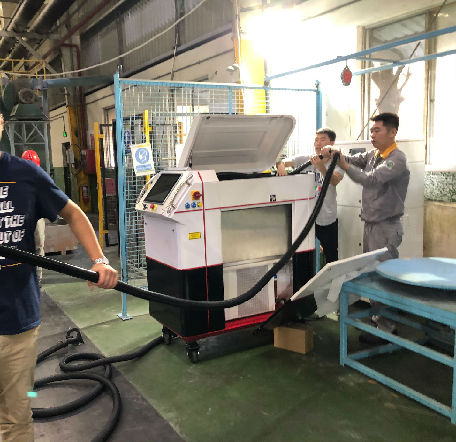 高效革新，精準(zhǔn)賦能 Worldtek輪胎模具激光清洗機(jī)客戶現(xiàn)場裝機(jī)實(shí)錄